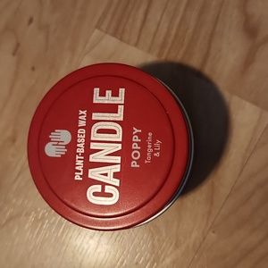 Poppy plant based candle NWT